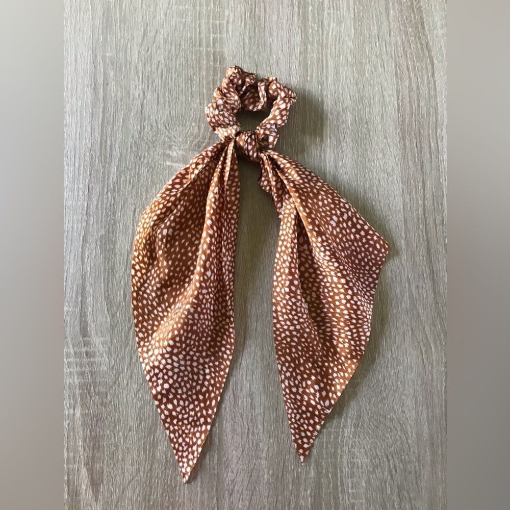 NWOT … Speckled “Bandana Style” Hair Tie